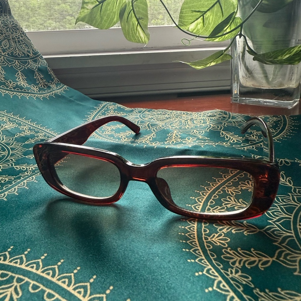 Stylish Tortoiseshell Sunglasses